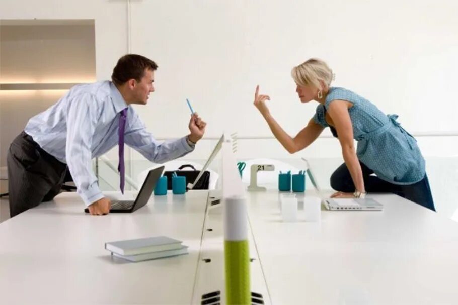 Профессиональное общение. Корпоративная вечеринка в офисе. Отношения в офисе. Коллектив в офисе. Подсиживает коллега что делать.