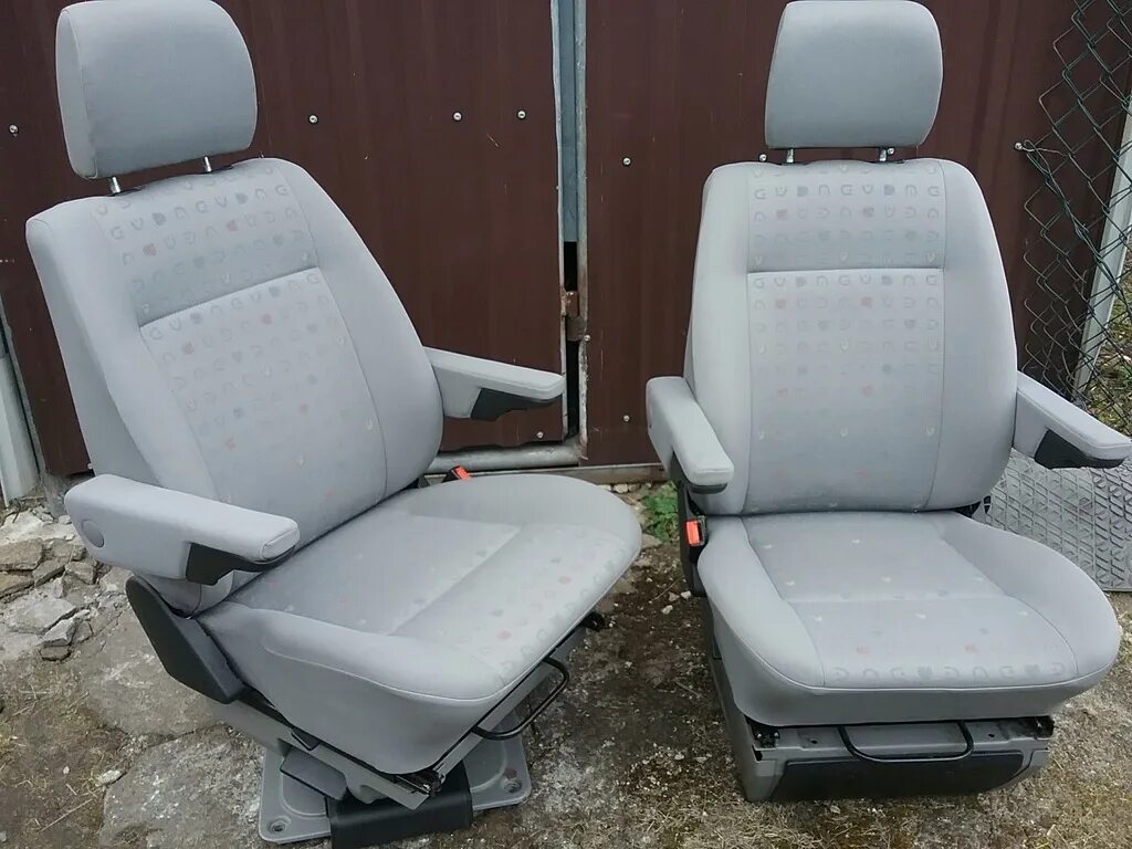 одиноночное седенье на т4 средний ряд. Vw transporter t4 салон. Vw t4 трехместное сиденье. сидения у т5. сиденья т4 мультивен.
