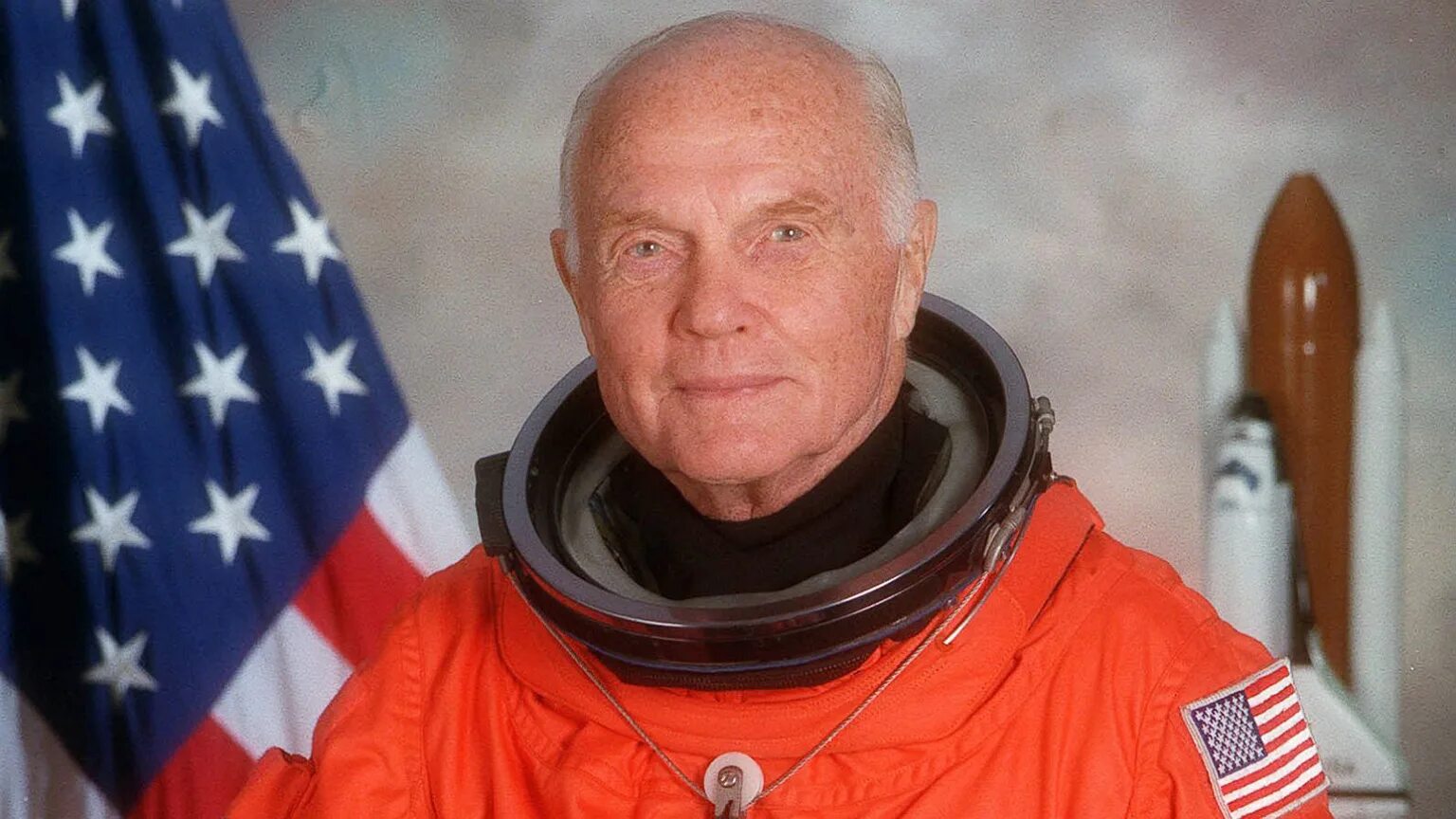 Самый молодой космонавт побывавший. Джон гленн. джон гленн космонавт. юджин сернан и харрисон шмит. джон гленн меркурий.