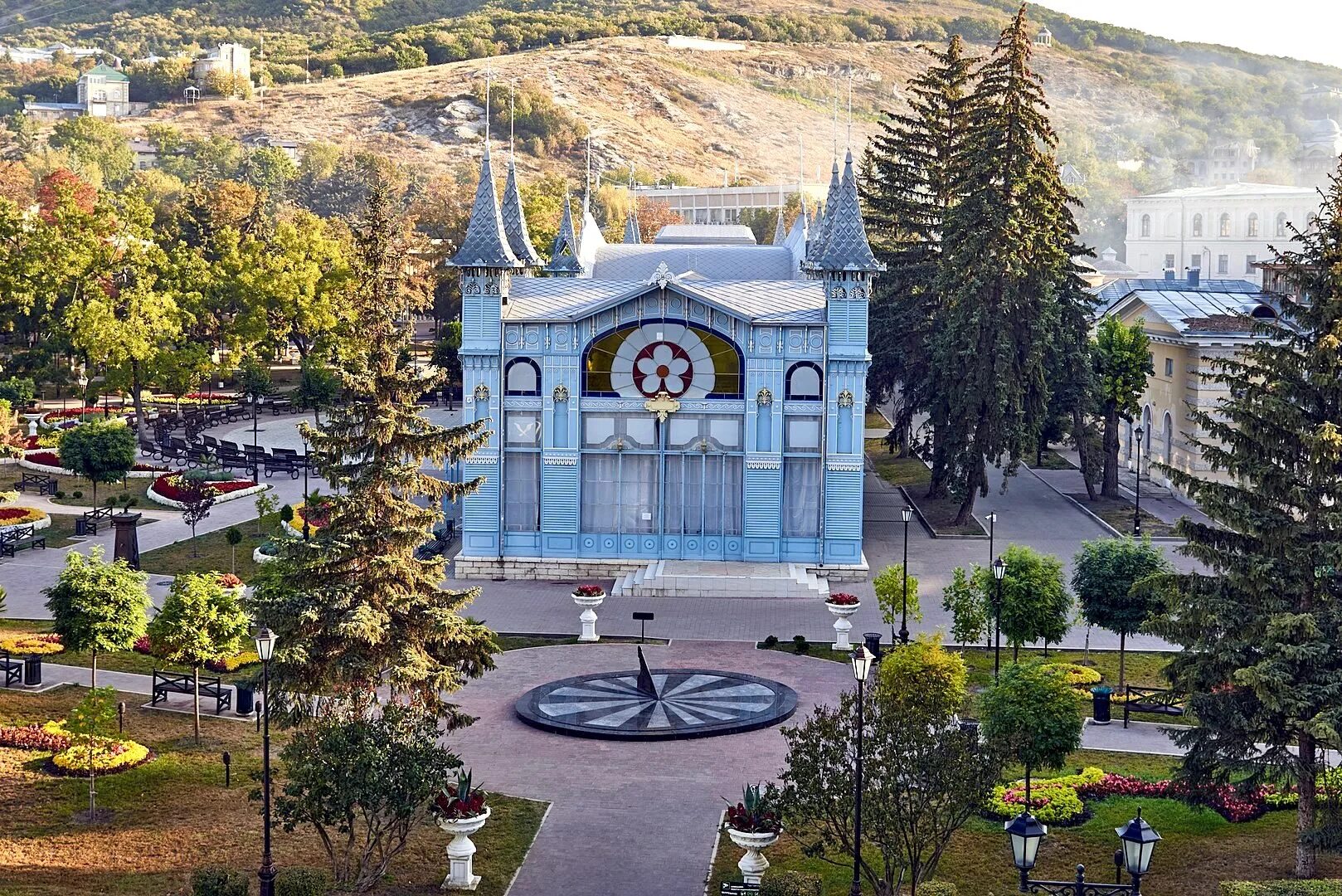 Пятигорск краснодарский край. Парк цветник Пятигорск. Пятигорск цветник гора Машук. Парк «цветник" в Пятигорске Пятигорск. Пятигорск Сан Лермонтова парк цветник.