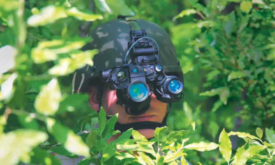 Night vision 2. ПНВ ночного видения. Night Vision 2 тепловизор. Очки ночного видения с тепловизором. ПНВ нашлемный.