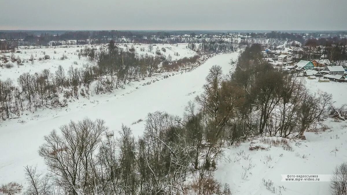 Подслушано холм новгородской области в контакте. Город холм Новгородской области. Река Ловать г.холм зимой. Деревня холм Новгородская область. Город холм Новгородской области зимой.