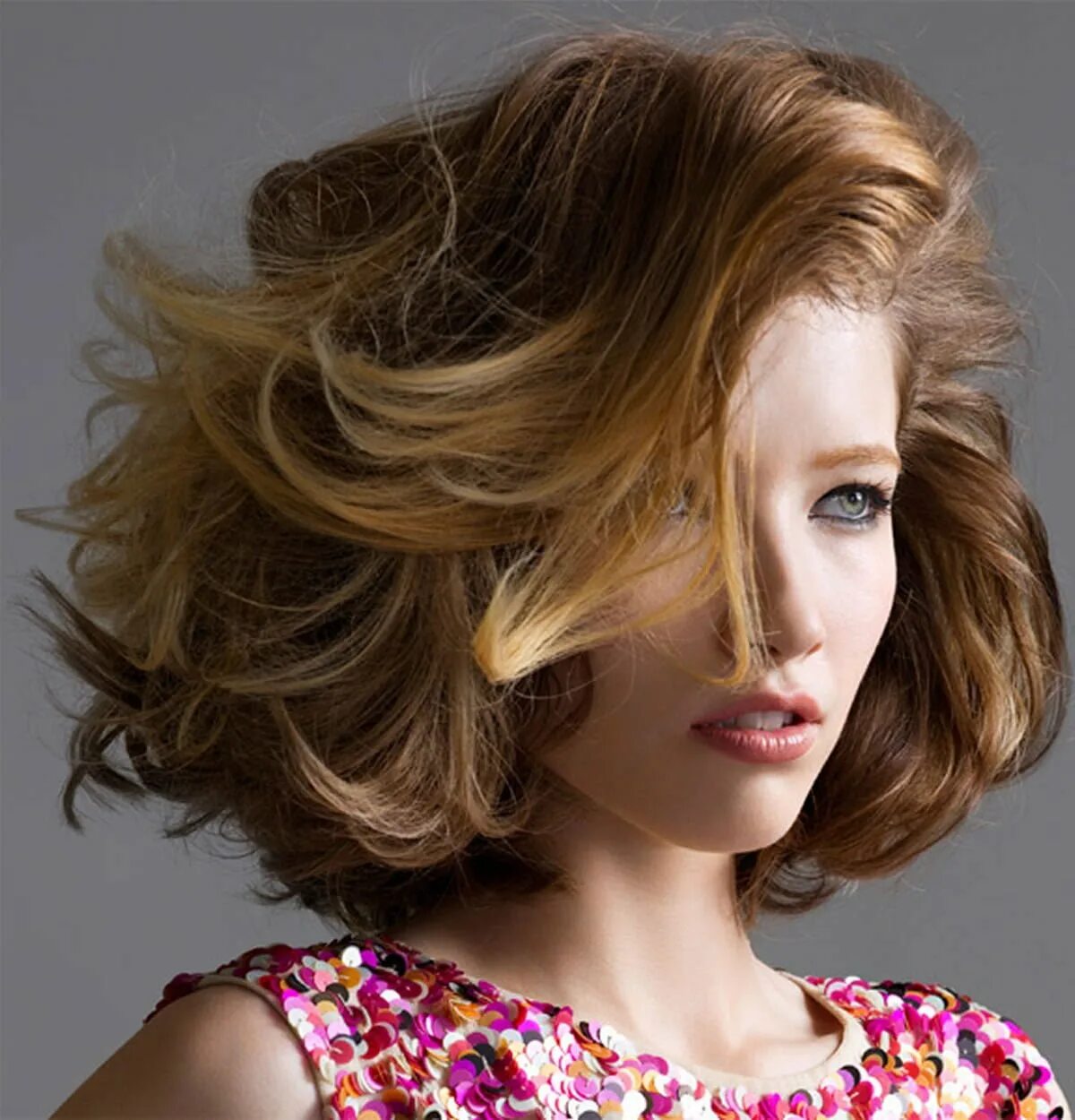 сэссун с завивкой. кудри на короткие волосы. пышная женская прическа. афро на короткие волосы. софия журавец 2019.