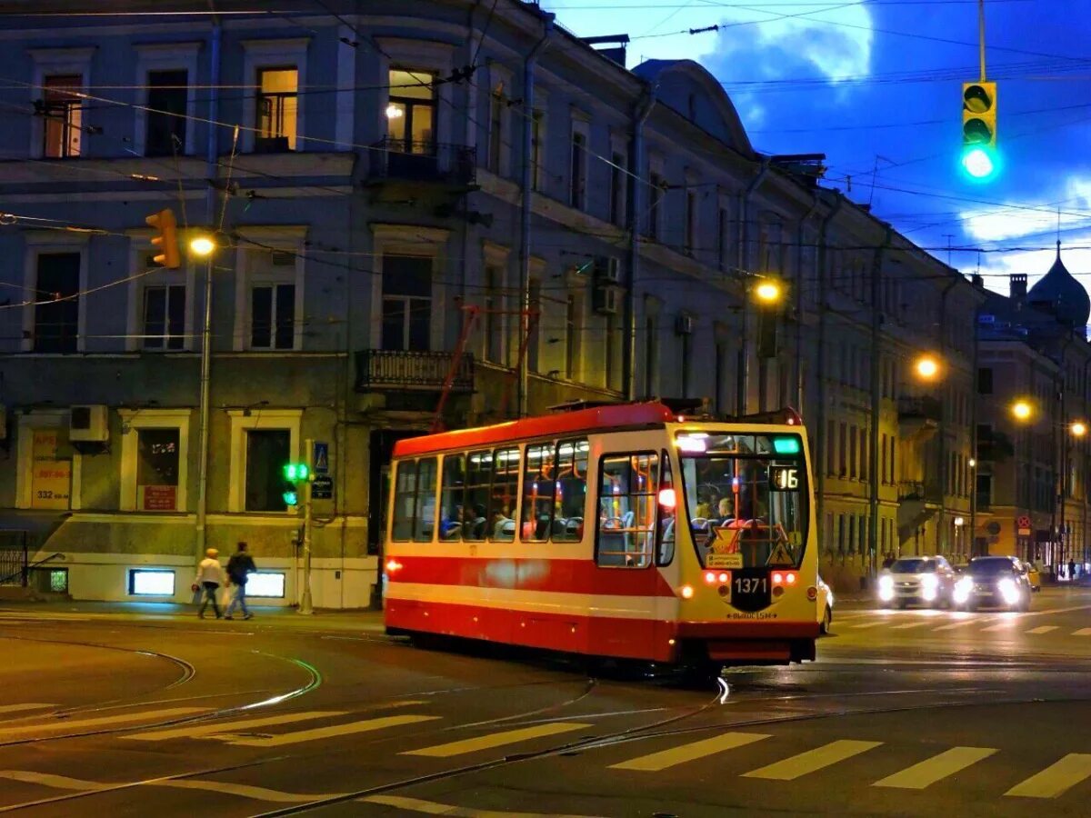 Трамвай Санкт-Петербург. Трамвай 16 Санкт-Петербург. Санкт-Петербург Санкт-Петербург трамвай. Трамвай СПБ 1371.