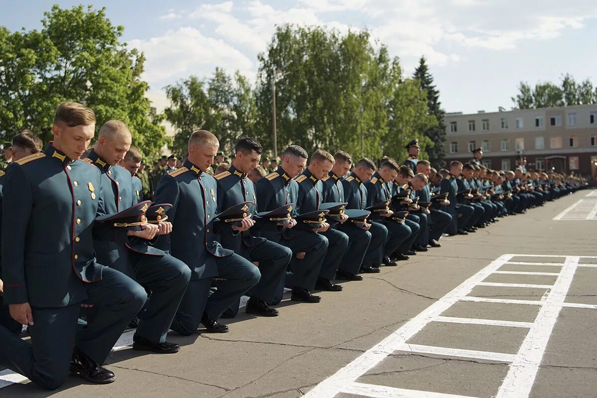 Офицеры часть 5. Училище РВСН имени Петра Великого. РВСН Петра Великого Балашиха. Академия имени Петра Великого курсанты. Военная Академия РВСН им Петра Великого Балашиха.