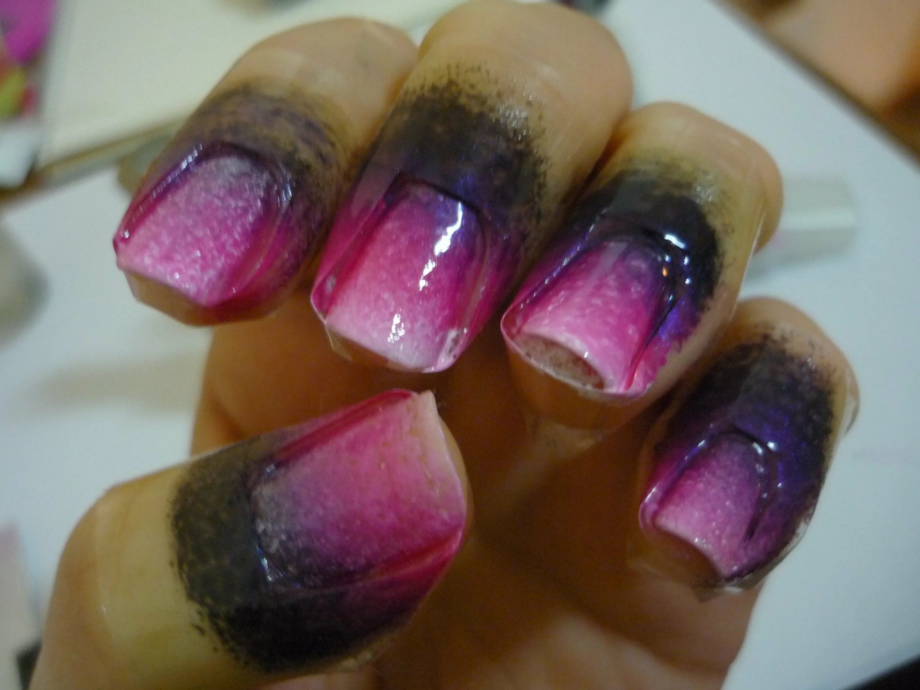 Пошаговый маникюр с блестками. Нанесение лака губкой. Сочетание цветов для градиента на ногтях. Маникюр синий градиент. Маникюр омбре губкой.