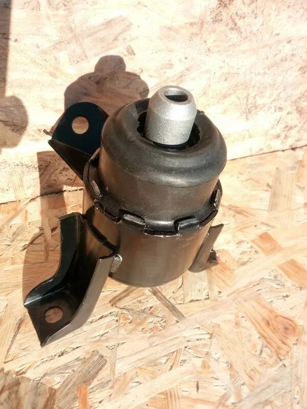 Гидравлическая подушка двигателя. 2. Гидроопора шевроле лачетти. Гидроопора двигателя гольф 3. Устройство гидравлической опоры двигателя.