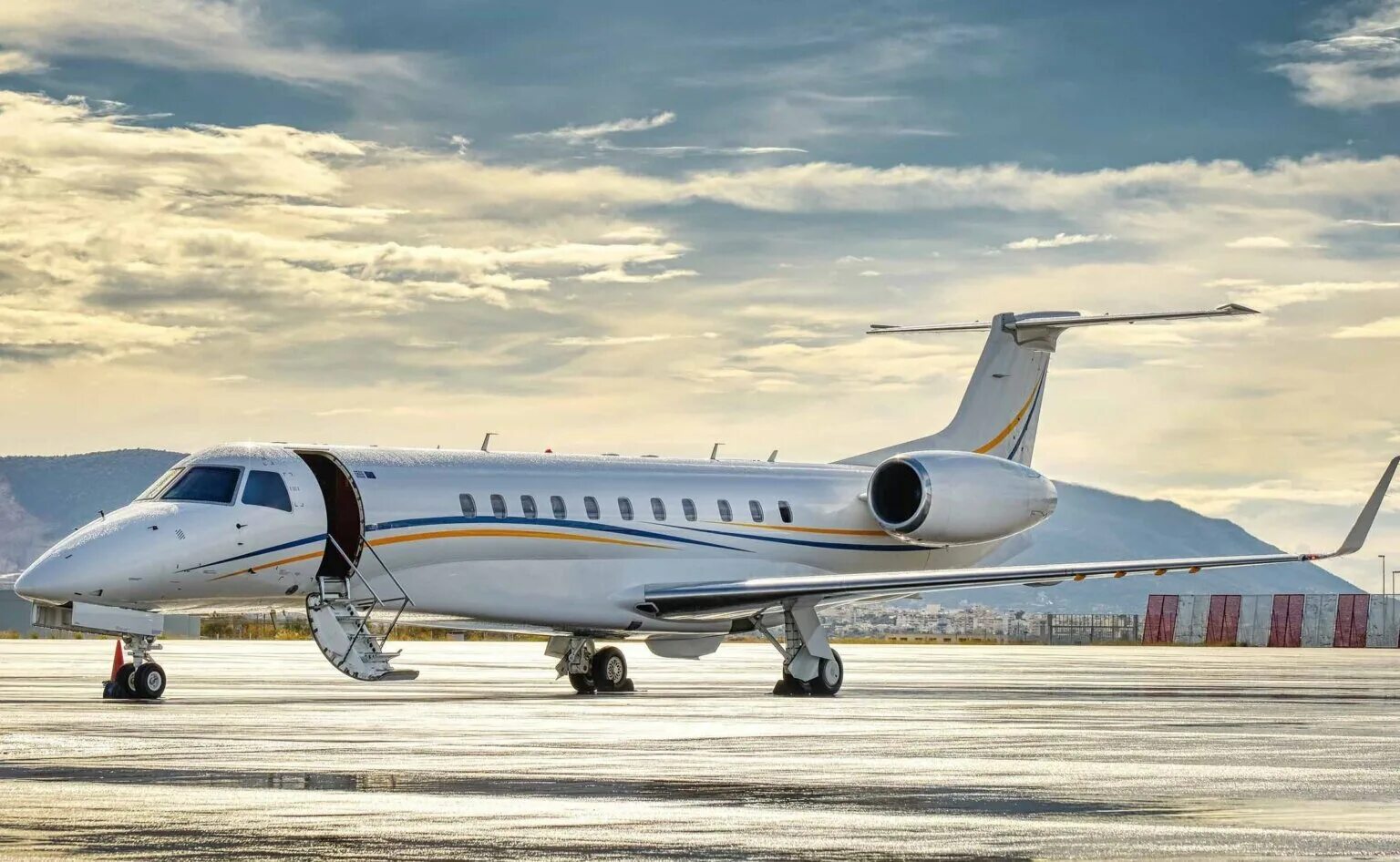 10han700ra. Embraer legacy 650. катастрофа bombardier cl-600 внуково. 600 самолетов. 600 самолетов.