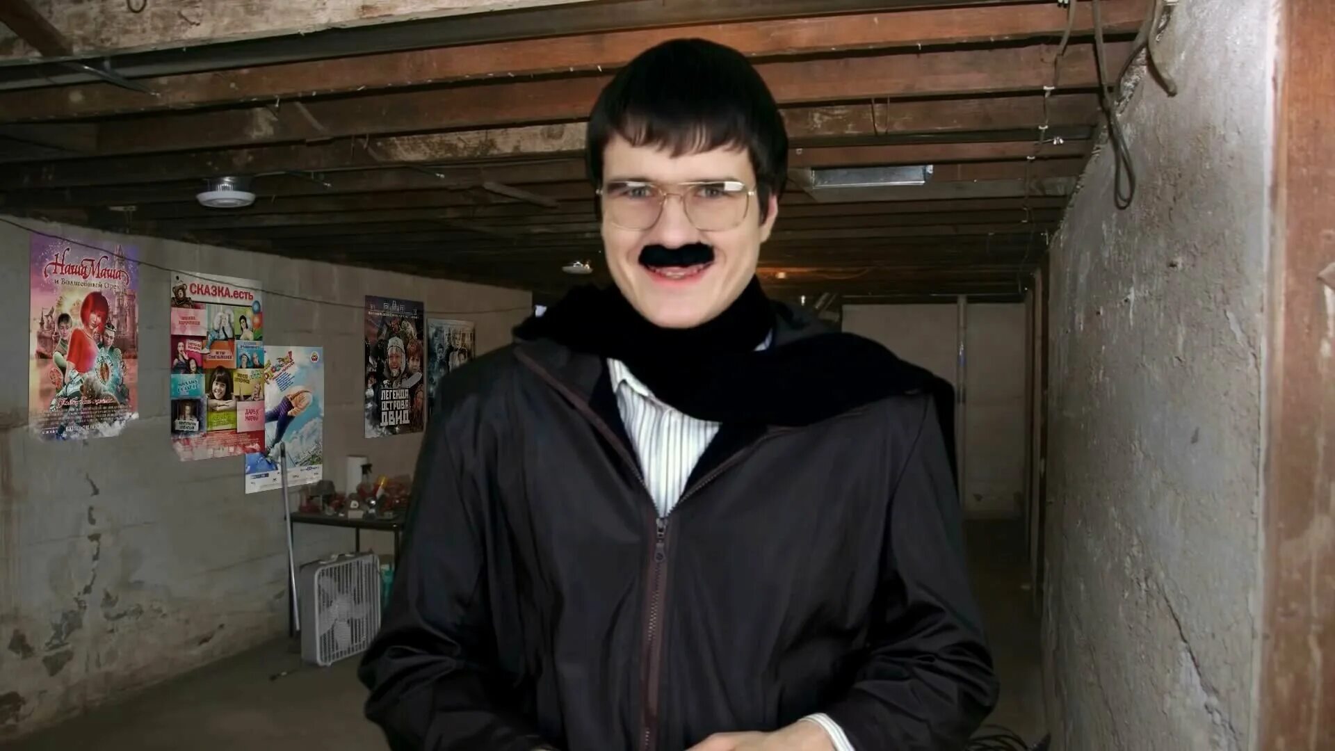 Усатый маньяк. Усатый маньяк. Усатый маньяк. Милые кости мистер харви бэдкомедиан. Усатый маньяк.