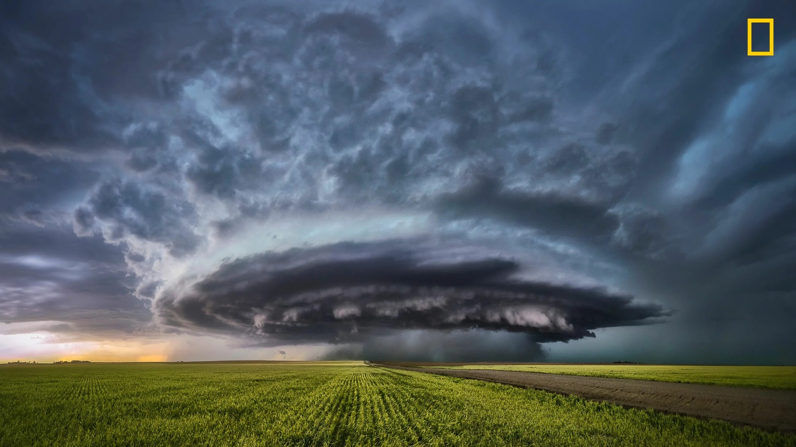 Look at those clouds. Штат Канзас природа. Штат Канзас природа Торнадо. Торнадо пейзаж. National Geographic фото.