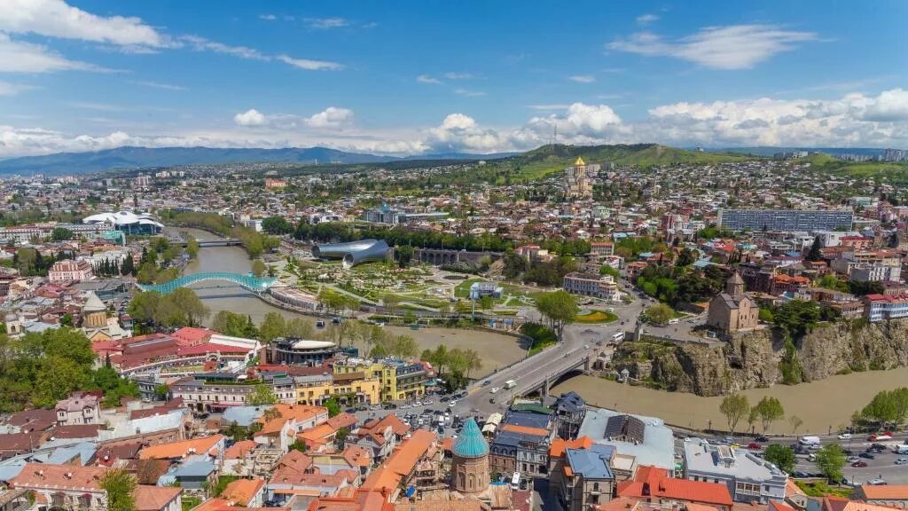 Tbilisi city. Цхнети Тбилиси. Цхнети город. Цхнети Тбилиси города. Вид с Цхнети на Тбилиси.