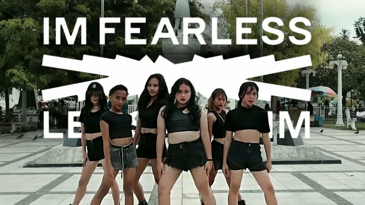 Fearless records. Песня я бесстрашная бесстрашная как порше тормозов. Песня я бесстрашная бесстрашная как порше тормозов. Группа le sserafim дебют. Группа le sserafim.
