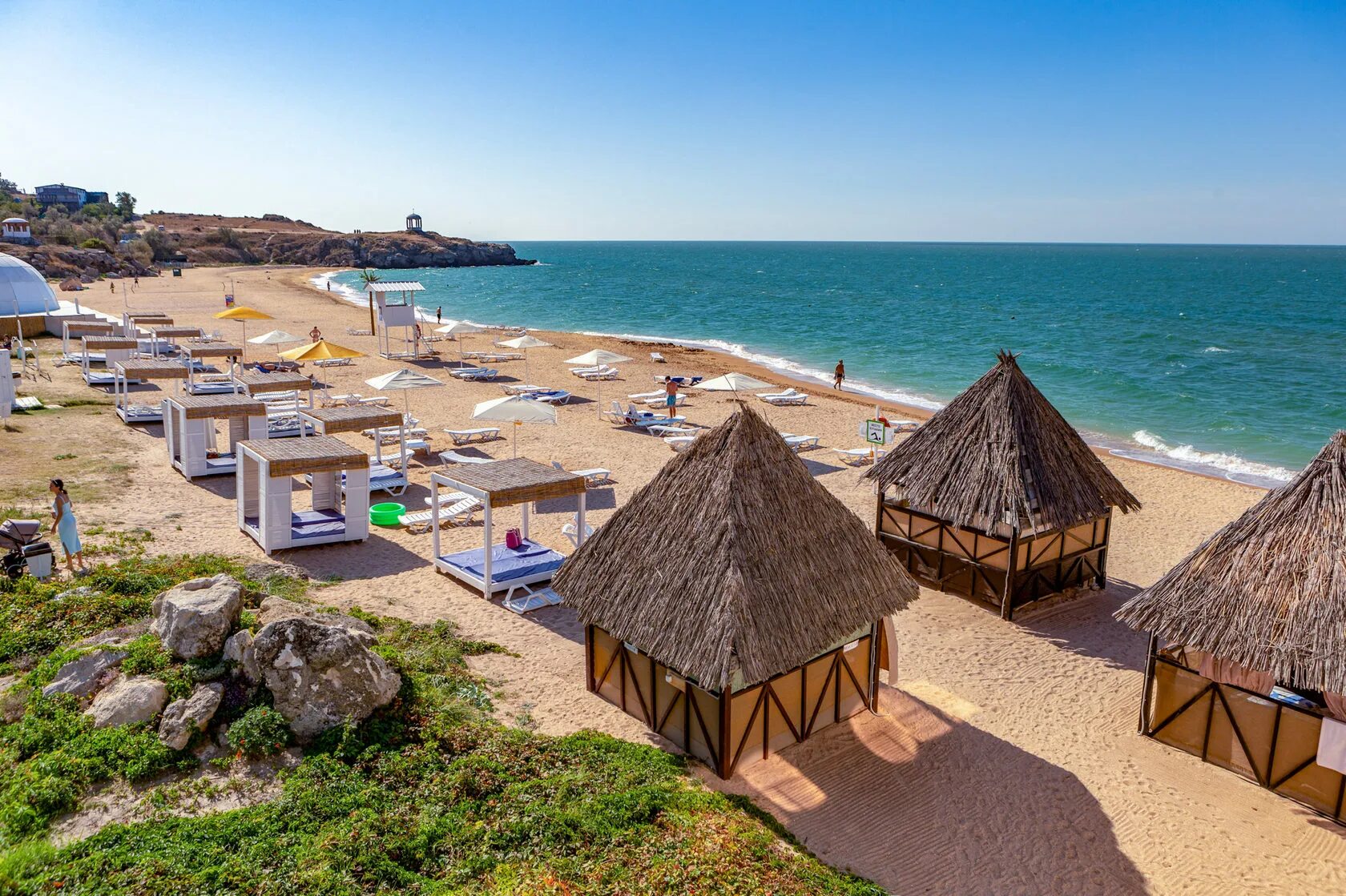 Отель рига резорт щелкино. Рига резорт. Рига виладж альпийская деревня. Рига резорт. Отель рига вилладж резорт.