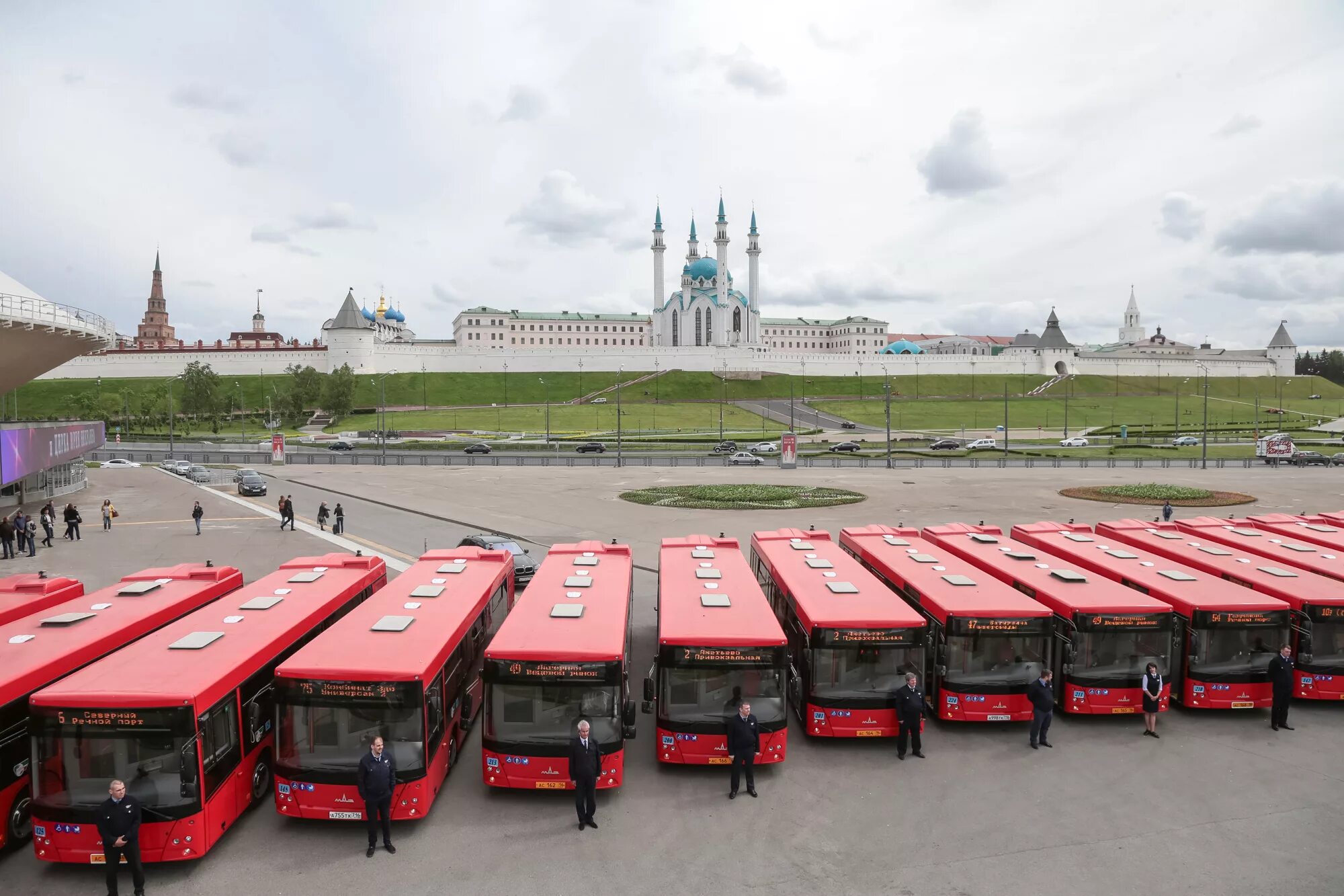 Новые красные автобусы. Автобусный парк Казань. Автобусный парк ПАТП 4 Казань. Автобусный парк, Казань - 2.. Казань парк автопарк.