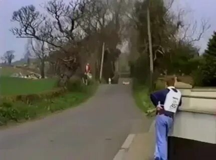 Коленных чашечек хруст усилился стократно песня