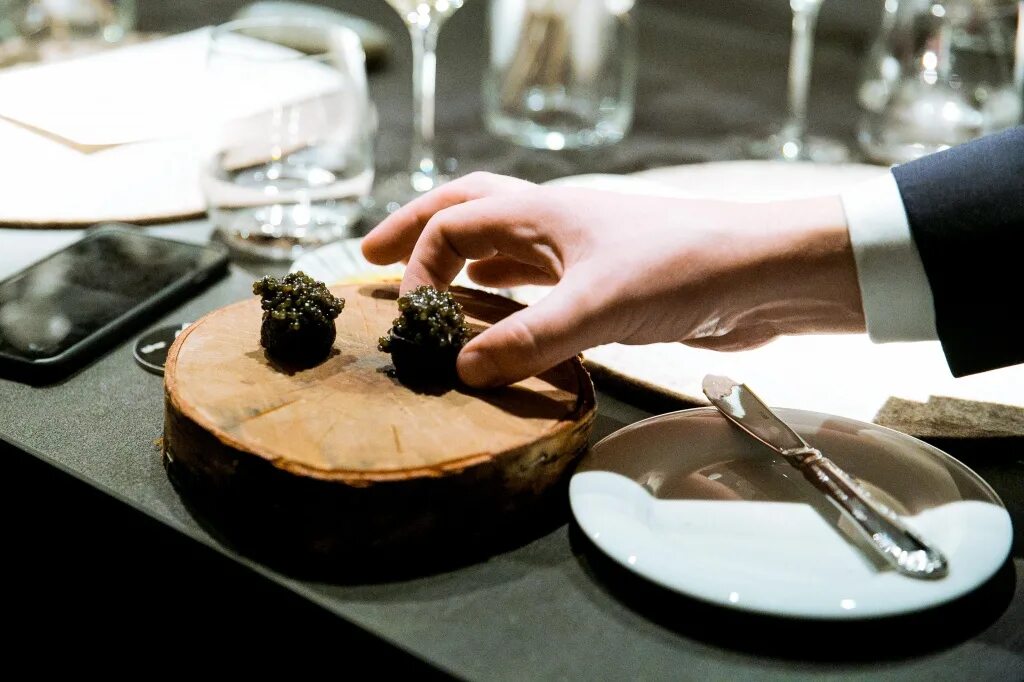 Chefs table. Шеф тейбл мухин. ресторан шеф тейбл смоленский пассаж. chef&#039;s table ресторан в москве. chef table white rabbit.