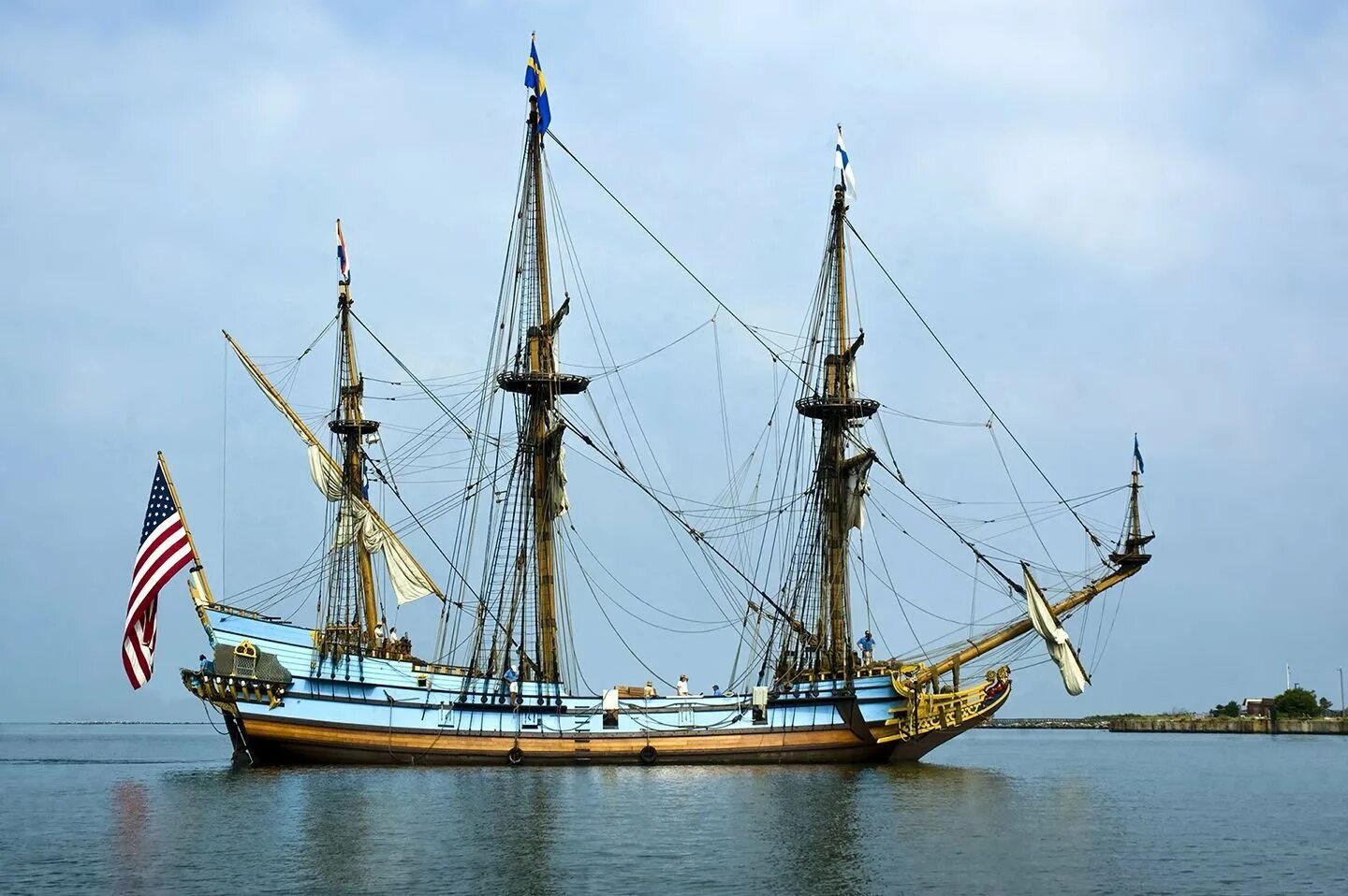Парусник 9. Шведский парусник пинас kalmar nyckel. пинас кальмар нюкель. кальмар нюкель корабль. пинас корабль 17 века.