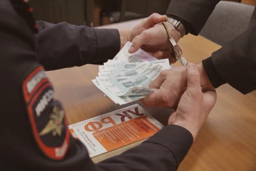 Статья за коррупцию. Памятка ответственность коррупция. Взятка коррупция. Взятка за законные действия. Взятка за законные действия.