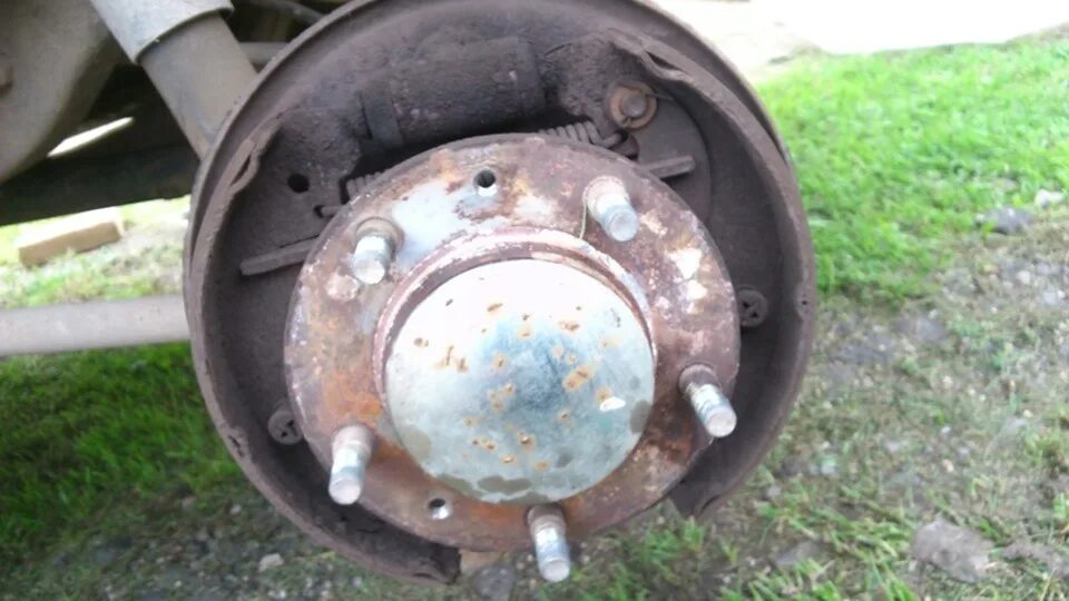 шевроле нива задние тормозные. дисковые тормоза на ниву chevrolet. щит заднего тормоза нива 21213. здт на ниву. задние колодки ваз 21213.