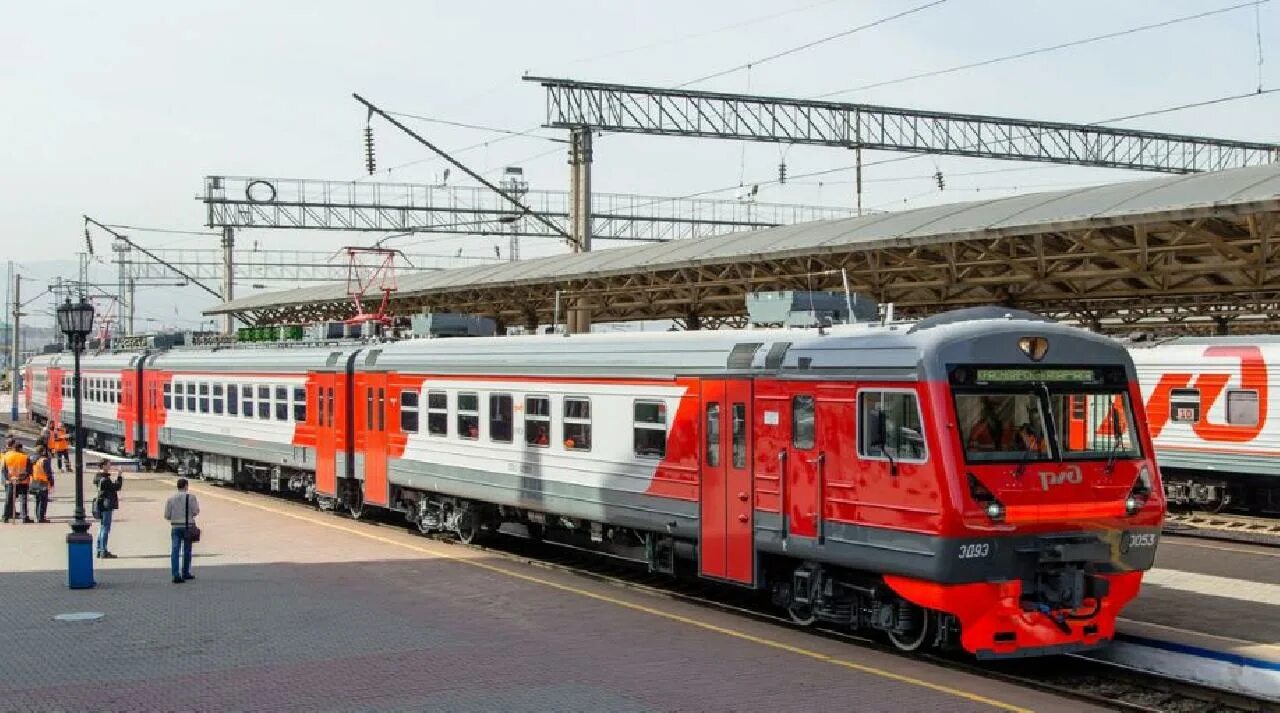 Во сколько электричка красноярск. Городская электричка Красноярск. Красноярская железная дорога электропоезда. Поезд Красноярск. Электропоезд Восток.