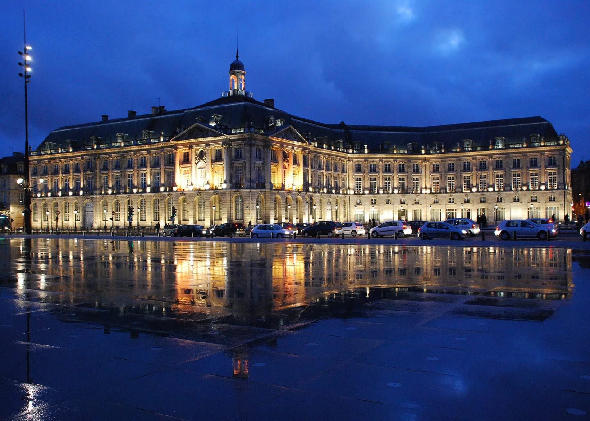 Бордо город во франции. Порт бордо франция. Столица аквитании бордо. Биржевая площадь (бордо). Биржевая площадь бордо франция.