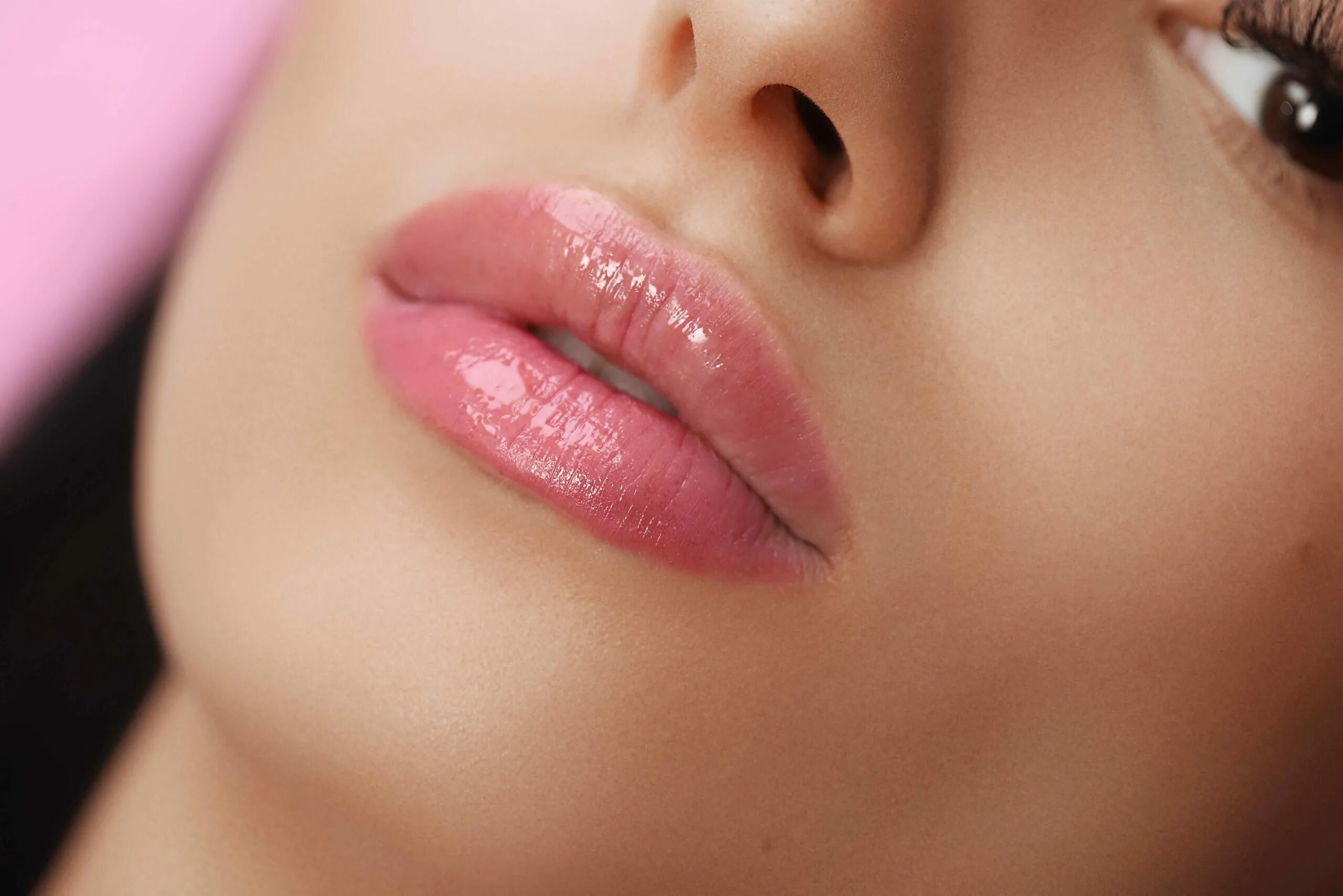 Изгиб губ. Перментальный макияж губ. Техника татуажа губ «Lip Light». Перманент макияж губ. Татуаж губ нюд в акварели.