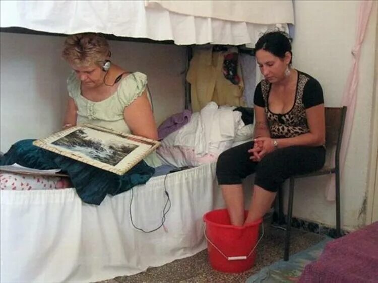 Женская тюрьма. Ташкентская женская колония тюрьма. Девушки на зоне. Девушки на зоне. Что делают девушек в зоне.