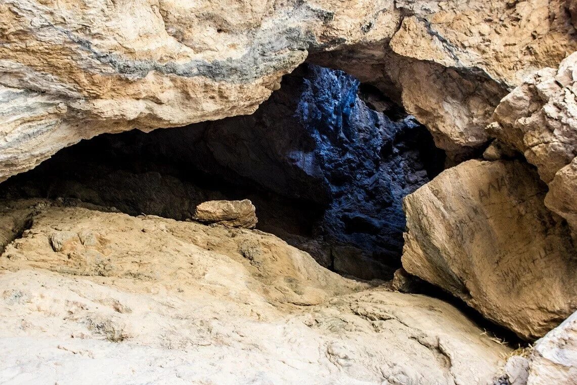 Тешик таш узбекистан. Тешик таш. Грот тешик таш. Тешик таш. Тешик таш.