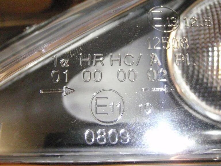 Маркировка на фарах под led лампы. Маркировка led фар на авто расшифровка. Маркировка фар приора. Маркировка ксеноновых фар е39. Маркировка светодиодных фар.