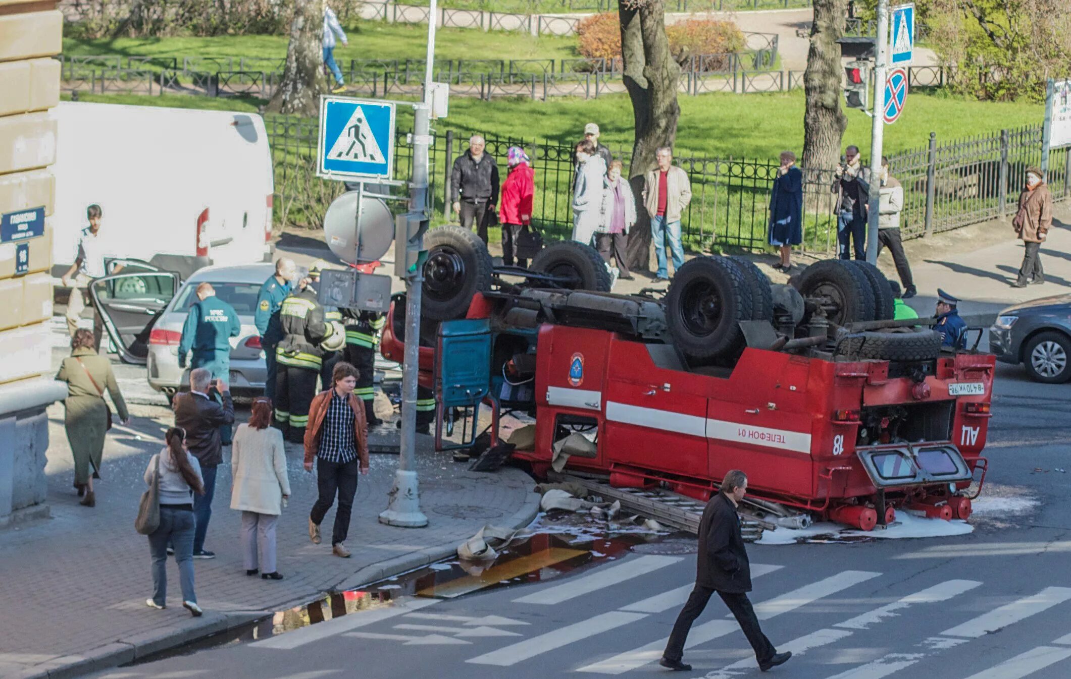 Дтп пожарных. Дтп пожарных. Дтп пожарных. Авария гатчина пожарные машины столкнулись. Дтп пожарных.