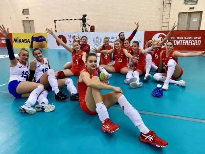 Спортивная сборная команда санкт петербург. U17 волейбол девушки сборная России. Чемпионат мира молодежный по волейболу девушки. Россия Италия волейбол ЧМ 2018 волейбол. Сборная команда по волейболу Химки.