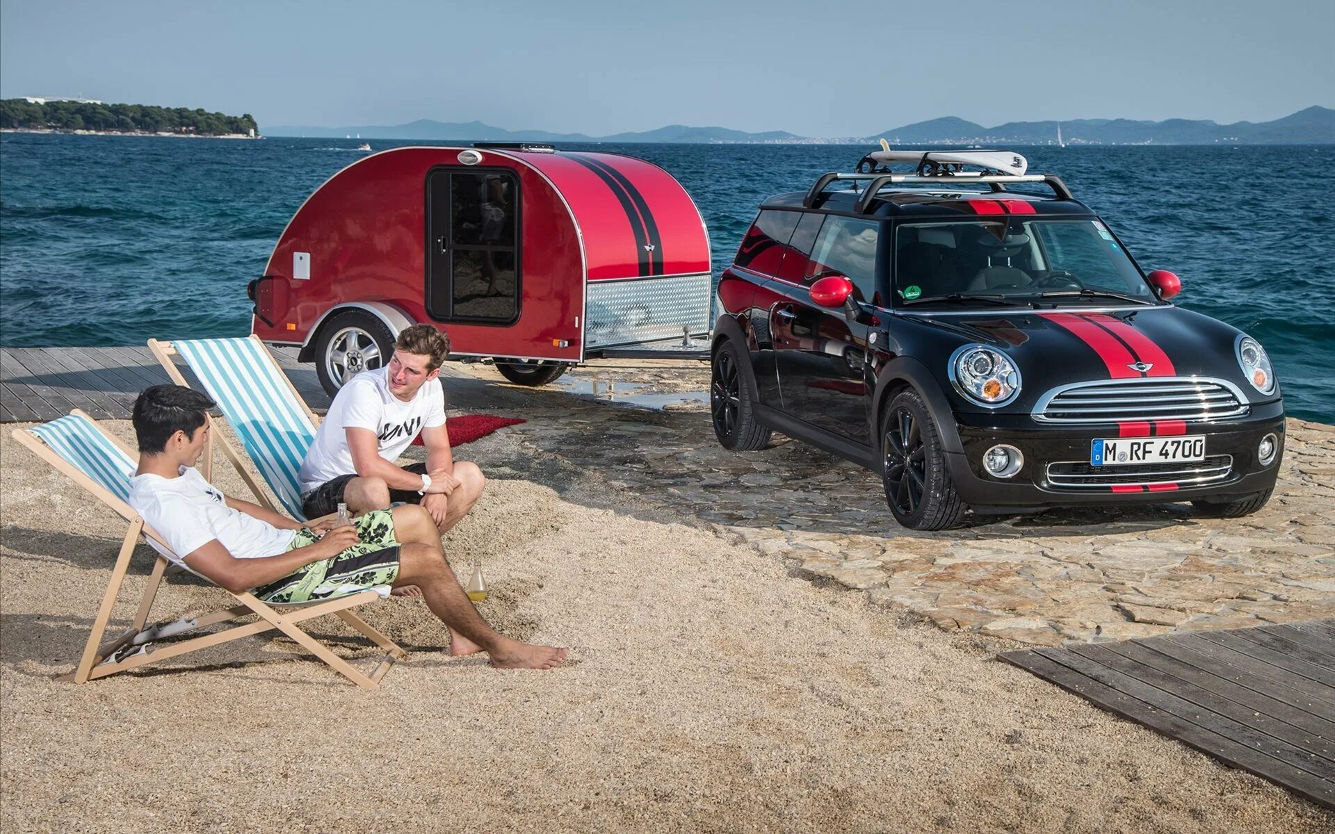 Топ машин для путешествий. Mini clubvan camper. Путешествие на машине. Кемпер ситроен спейс турер. Mini cooper camper.