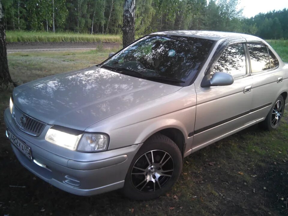 Ниссан санни фб 14. Ниссан Санни fb15. Диски на Ниссан Санни fb15. Nissan Sunny fb15 колеса. Диски на Nissan Sunny fb15.