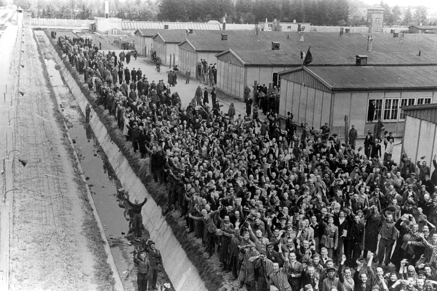 Concentration camp. Дахау концентрационный лагерь. Дахау концентрационный лагерь заключенные. Заключенные лагеря Дахау. КОНТРАКЦИОННЫЙ лагерь в Германии Дахау.