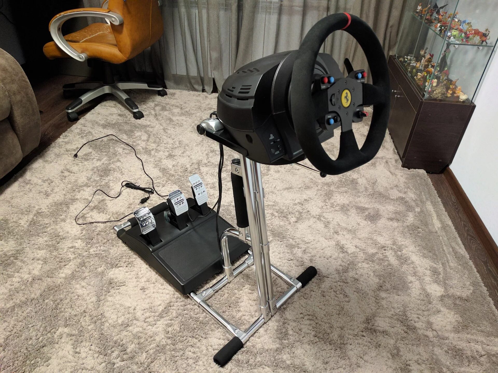 Подставка для руля. Стойка рулевая thrustmaster. стойка для g27. стойка для игрового руля. подставка для руля и педалей.