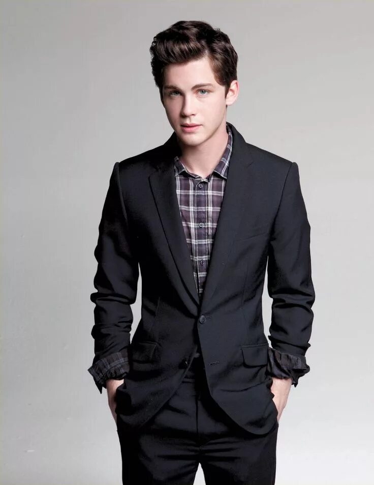 Мужчина в полный рост. Ребята полностью. Грант гастин в кедах. Одежда для полных мужчин. Jonas sulzbach 2020.