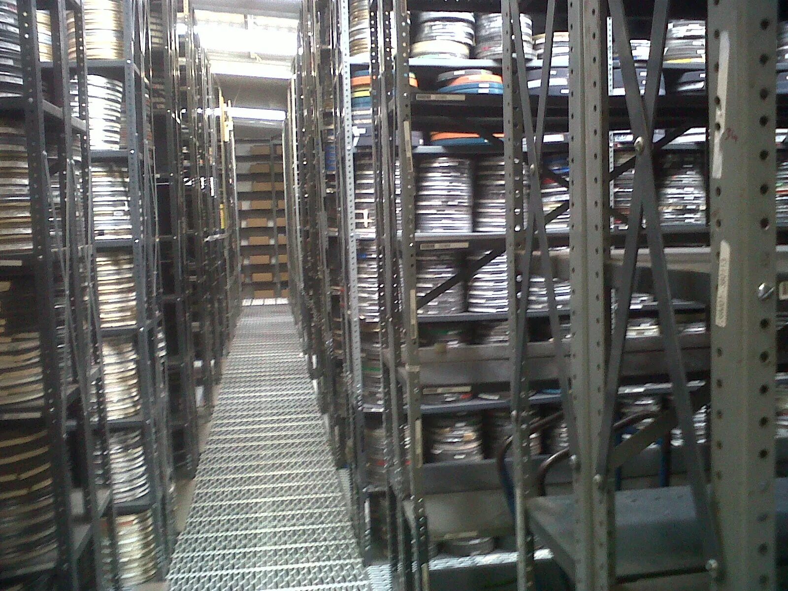 Second storage. Стеллажи для склада металлические. Дата центр google. Second storage. Организация пространства на складе.