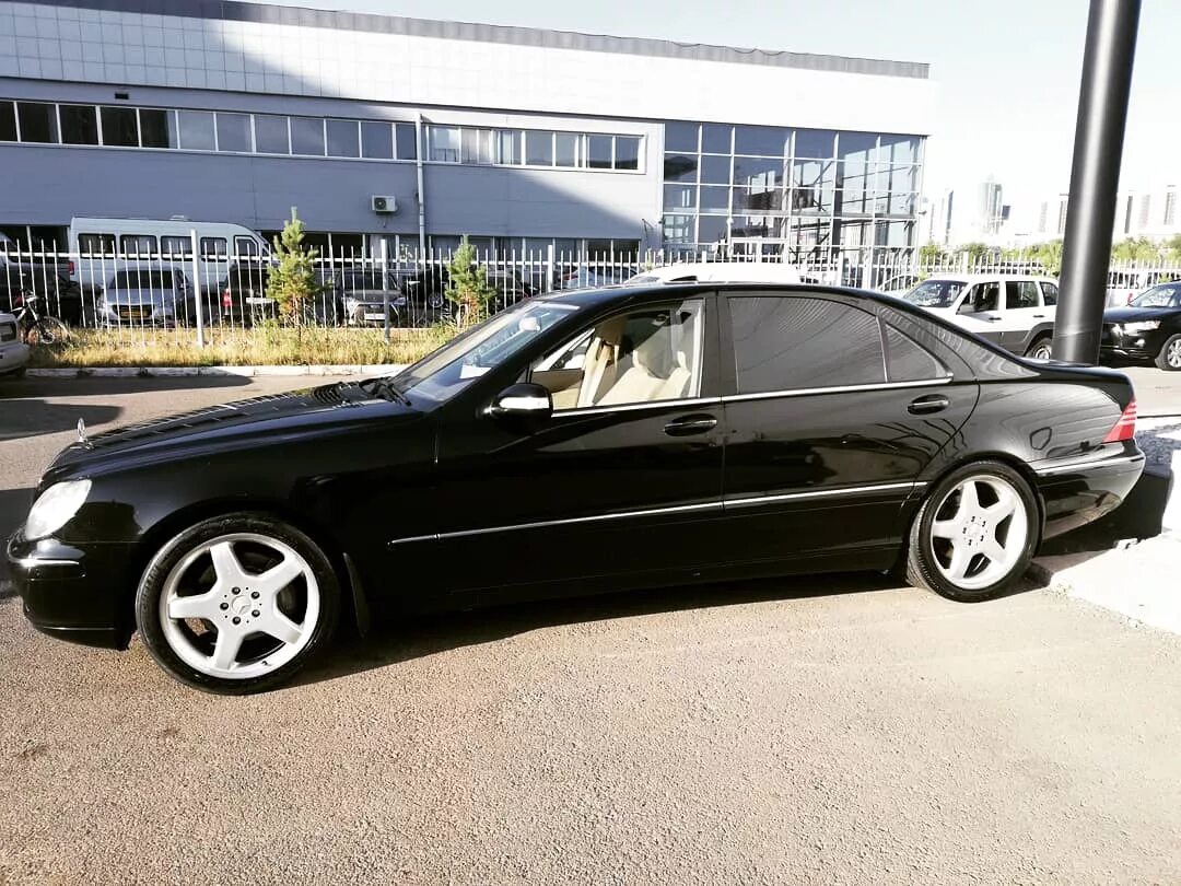 W220 r18 amg. Мерседес w220 r18. Мерседес w220 r18. W220 r17. Диски мерседес w220 r19.