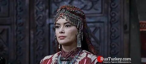 Тар киімдегі қыздың эротикалық фотосуреттері