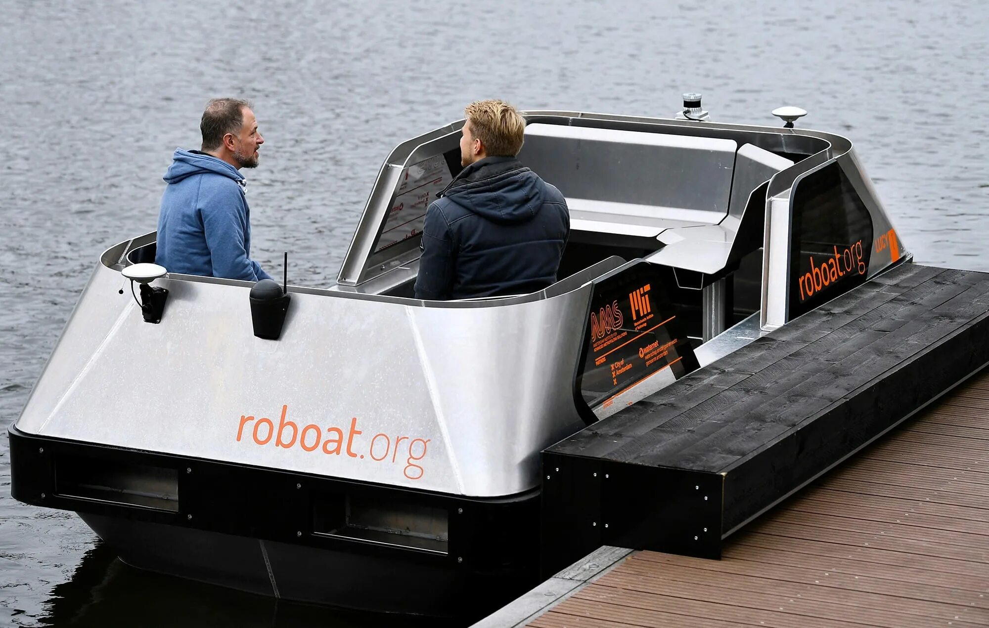 Водное такси москва. Водное такси. Беспилотная лодка робот Roboat 2021. Водное такси в Норвегии.