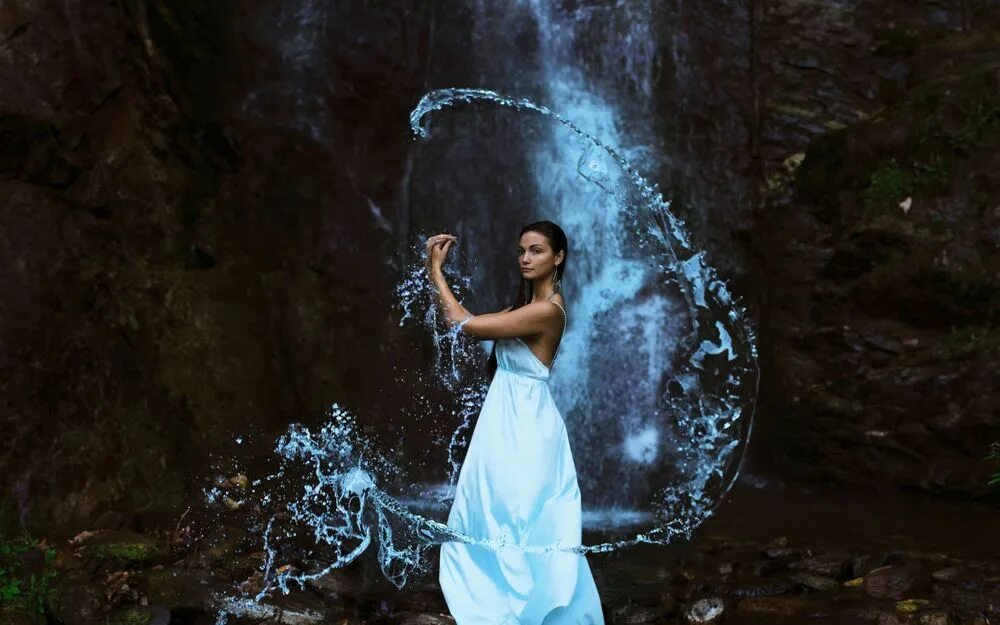 Пение воды. Лилит Дорси магия воды. Магия воды. Девушка магия. Волшебница вода.