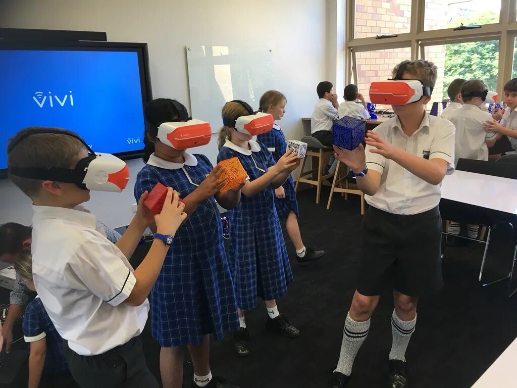 Урок в VR классе. Полимедиа VR class. CLASSVR. Учебный класс в VR формате.