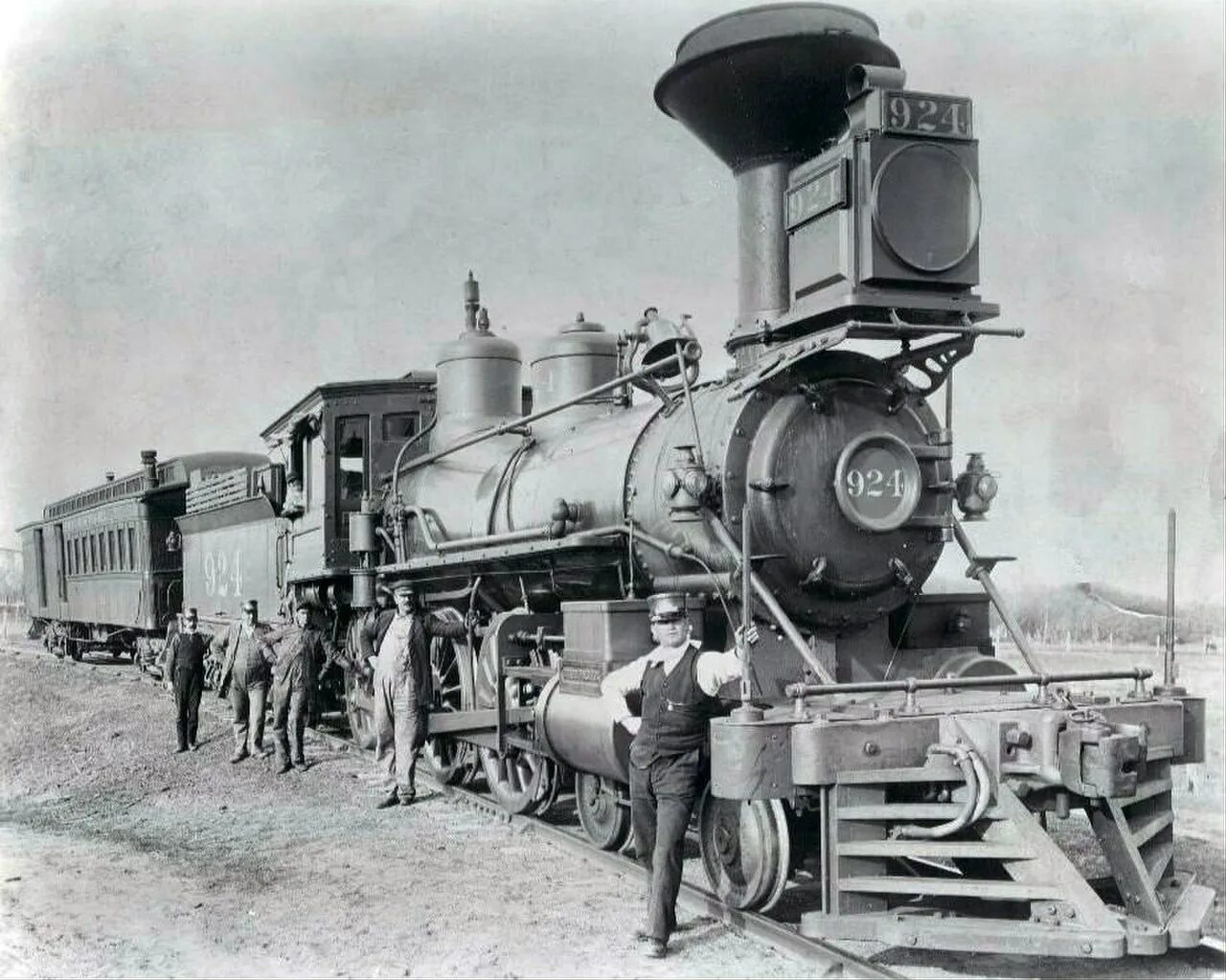 First industry. Union Pacific Railroad Company 19 век. Паровоз 19 век. 19 Века Промышленная революция паровоз. Union Pacific Railroad 1862.