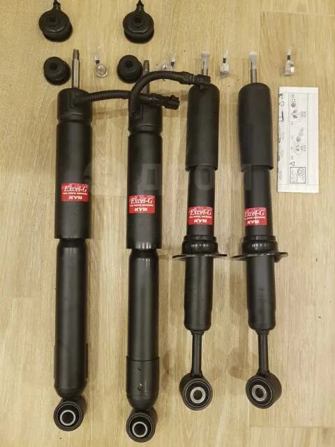 Комплект стоек tlc 200 scimax. Стойки тлк 200. Амортизатор задний land cruiser 200. Стойки тлк 200. Задняя проушина тлк 200.
