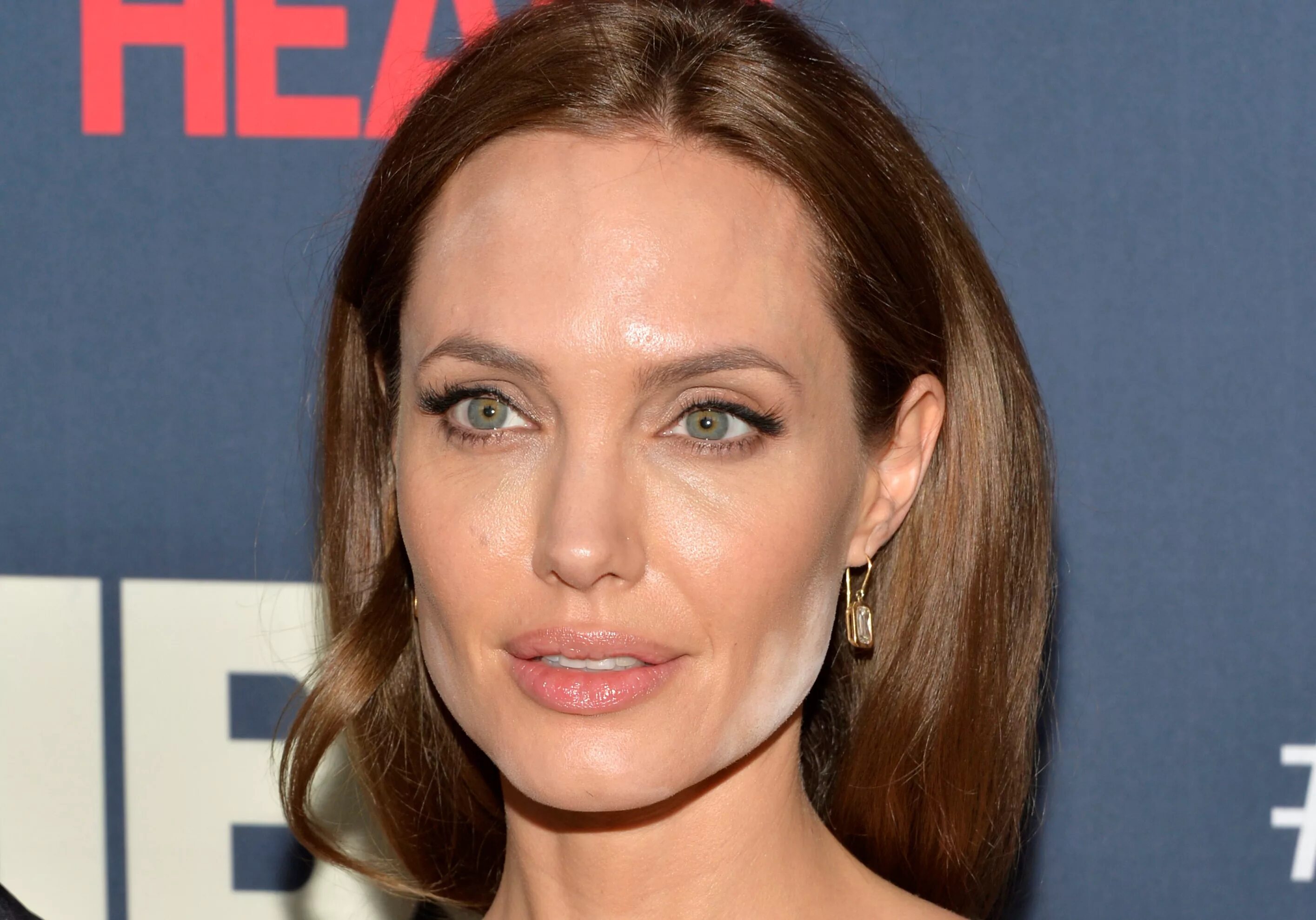 анжелина джоли без макияжа. анжелина джоли без макияжа. макияж анджелины джоли. джоли без макияжа. анжелина джоли без макияжа и фотошопа.