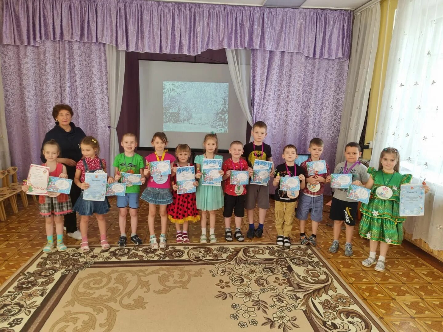 Праздник рождества в россии. Школьный конкурс чтецов зимушка зима. Грамота зимушка зима. Конкурс чтецов зимушка зима в начальной школе. Конкурс чтецов зимушка зима презентация.