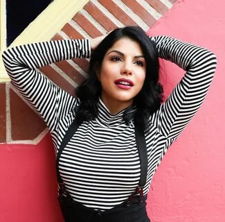 Slideshow sara loera age.