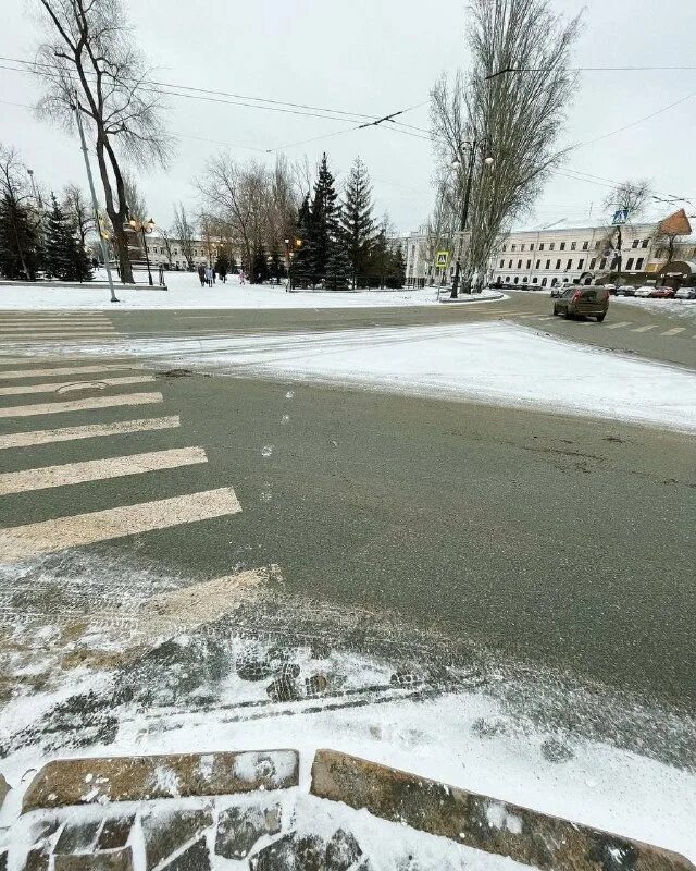 Намет снега перед зданием. Самые большие сугробы в мире. Байкал зима. Место где снег. Самые большие сугробы.