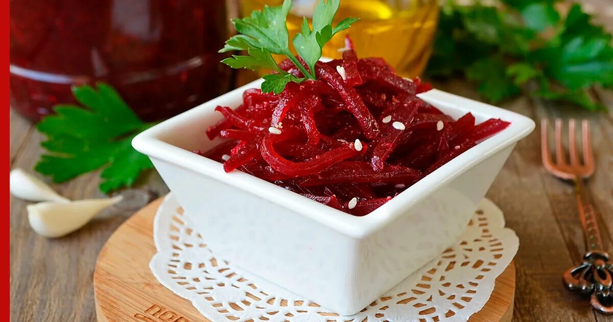 Свекла на зиму с уксусом. Салат из свеклы на зиму. салат из свеклы с маринадом. салат из свёклы на зиму в банках. маринад свекольный.