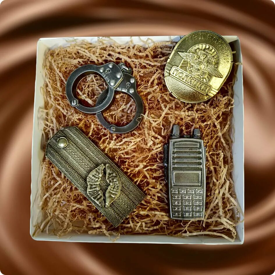 шоколад на 23 февраля. фигурный шоколад на 23 февраля. подарки из шоколада на 23 февраля. шоколадный подарок для мужчины. шоколад ручной работы на 23 февраля.